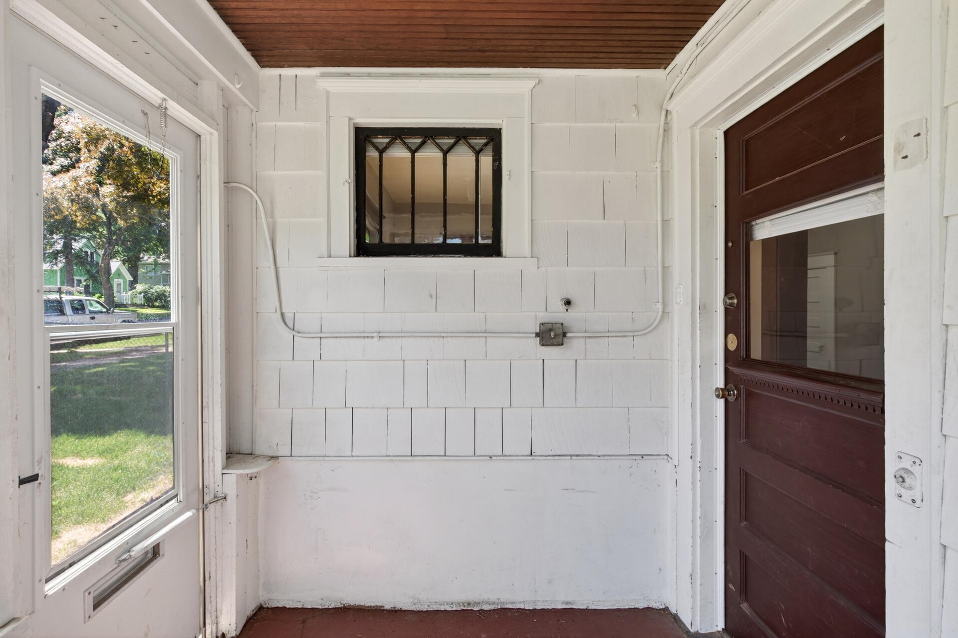 1041 Magnolia Avenue E