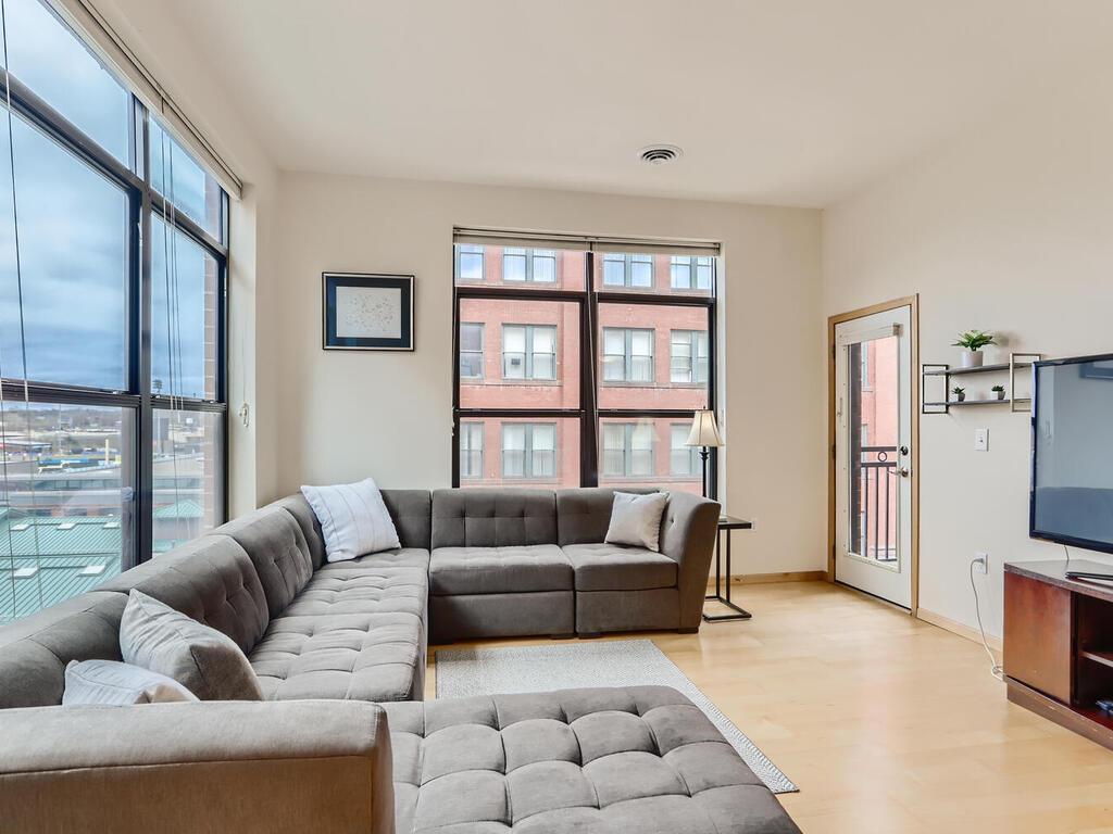 270 4th Street E 402