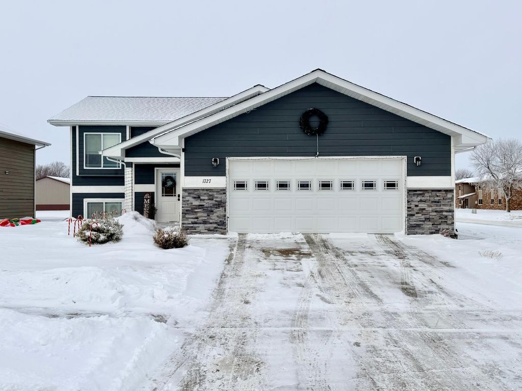Photo of 1727 Grand Avenue, Worthington, MN 56187 (MLS # 6825084)