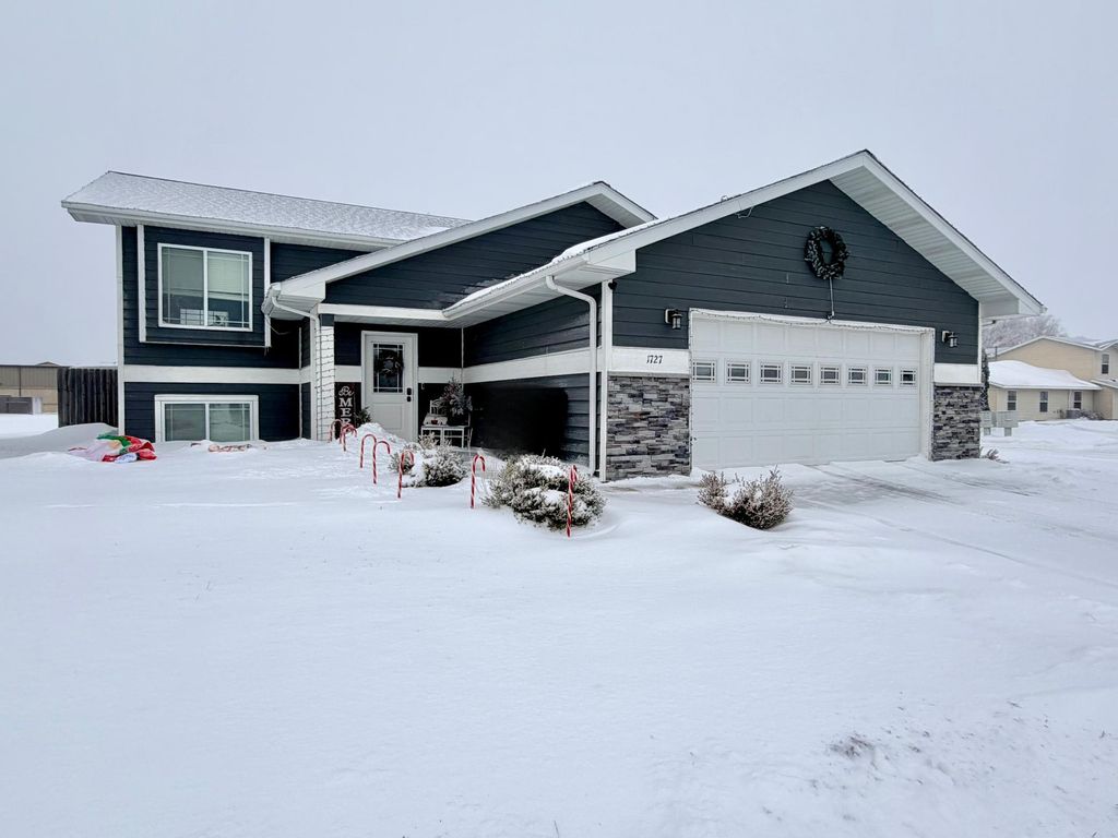 Photo of 1727 Grand Avenue, Worthington, MN 56187 (MLS # 6825084)