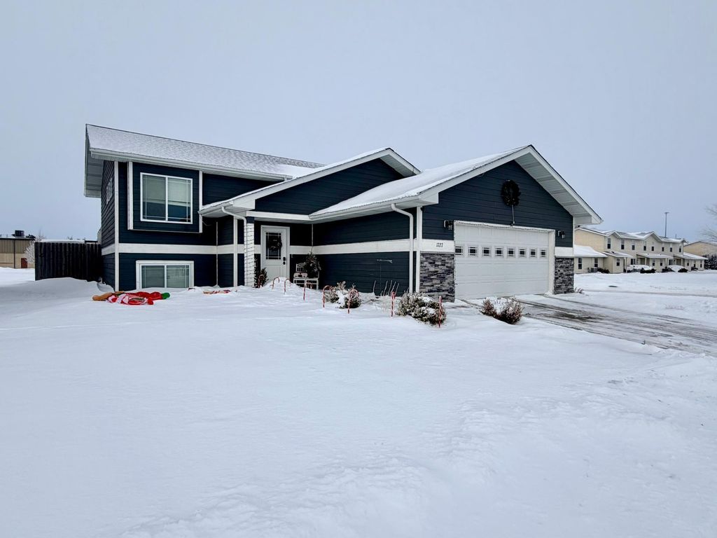Photo of 1727 Grand Avenue, Worthington, MN 56187 (MLS # 6825084)