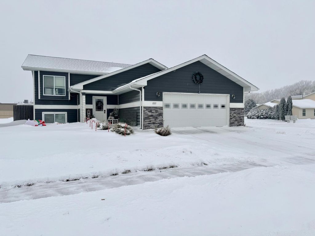 Photo of 1727 Grand Avenue, Worthington, MN 56187 (MLS # 6825084)
