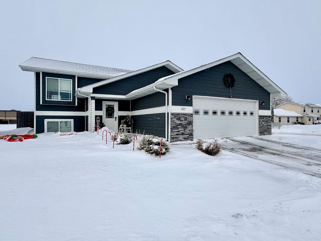 Photo of 1727 Grand Avenue, Worthington, MN 56187 (MLS # 6825084)