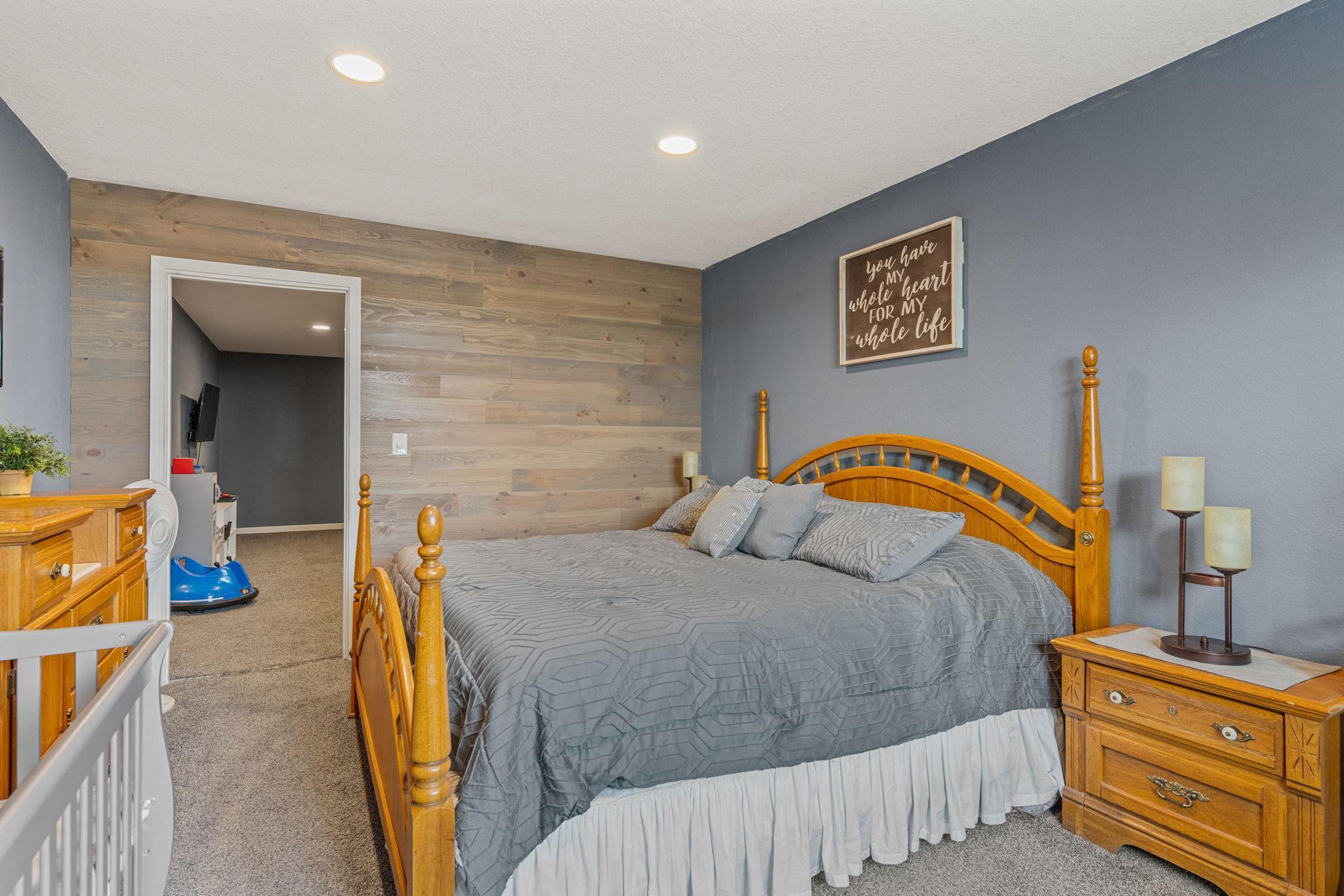 Ellendale, Minnesota 56026, United States, 3 Bedrooms Bedrooms, ,2 BathroomsBathrooms,Residential,Pending Sale,183446