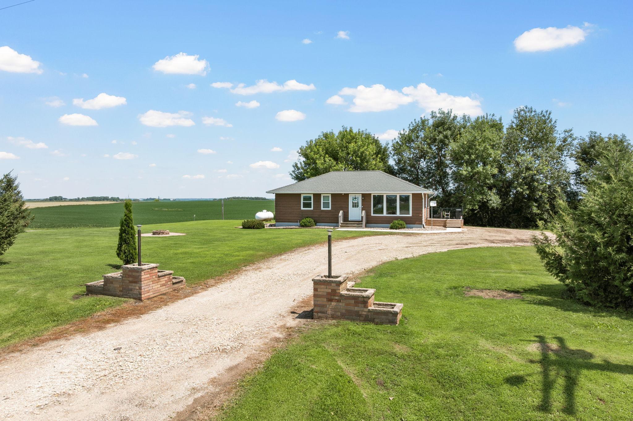 Ellendale, Minnesota 56026, United States, 3 Bedrooms Bedrooms, ,2 BathroomsBathrooms,Residential,Pending Sale,183446