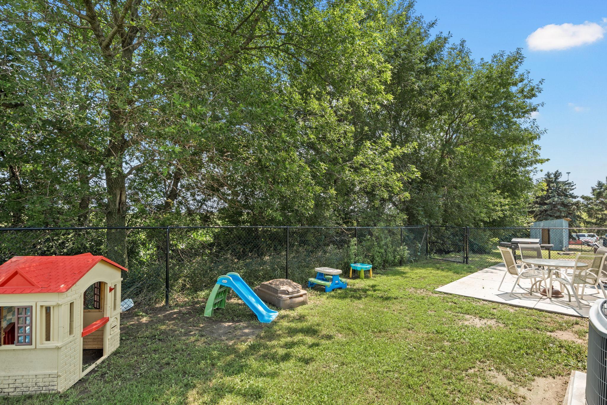 Ellendale, Minnesota 56026, United States, 3 Bedrooms Bedrooms, ,2 BathroomsBathrooms,Residential,Pending Sale,183446