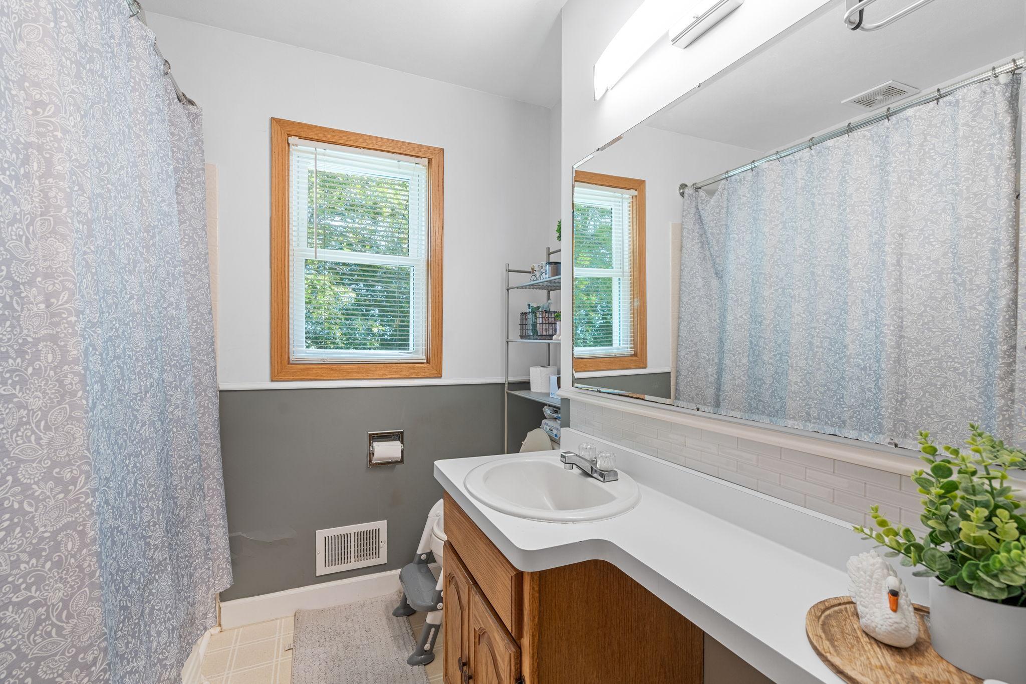 Ellendale, Minnesota 56026, United States, 3 Bedrooms Bedrooms, ,2 BathroomsBathrooms,Residential,Pending Sale,183446