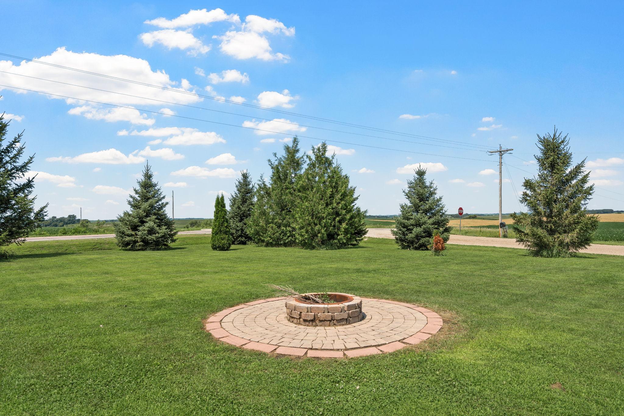 Ellendale, Minnesota 56026, United States, 3 Bedrooms Bedrooms, ,2 BathroomsBathrooms,Residential,Pending Sale,183446