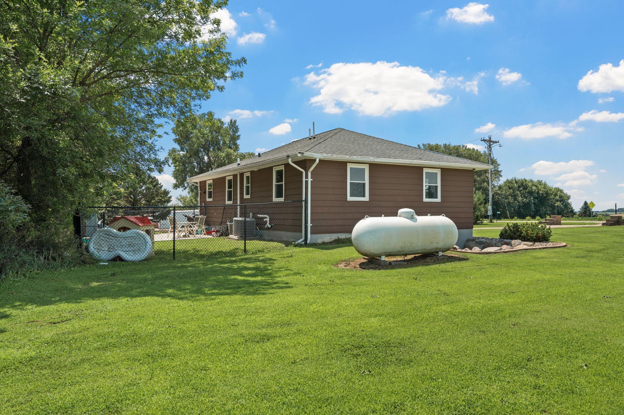 Ellendale, Minnesota 56026, United States, 3 Bedrooms Bedrooms, ,2 BathroomsBathrooms,Residential,Pending Sale,183446