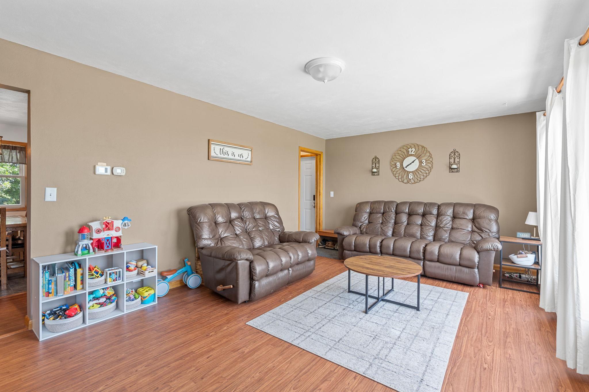 Ellendale, Minnesota 56026, United States, 3 Bedrooms Bedrooms, ,2 BathroomsBathrooms,Residential,Pending Sale,183446