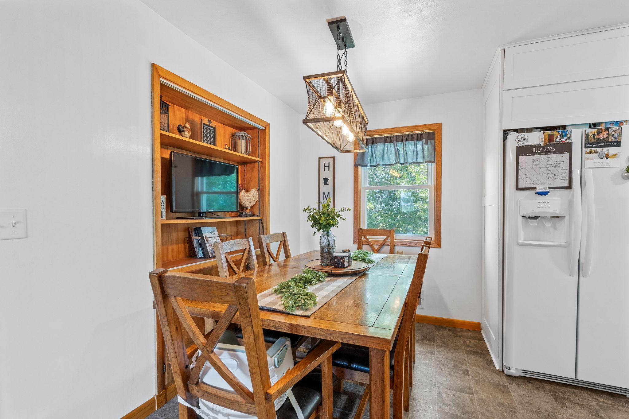 Ellendale, Minnesota 56026, United States, 3 Bedrooms Bedrooms, ,2 BathroomsBathrooms,Residential,Pending Sale,183446