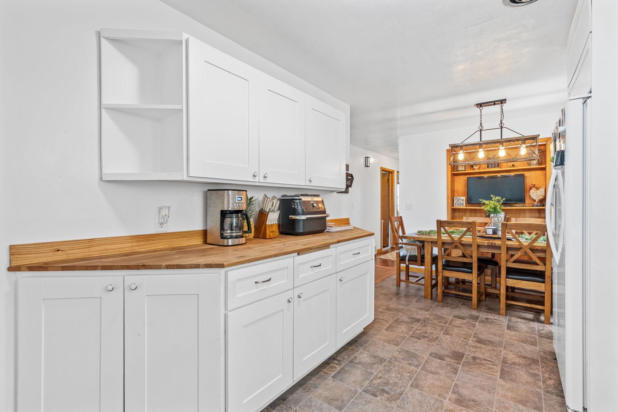 Ellendale, Minnesota 56026, United States, 3 Bedrooms Bedrooms, ,2 BathroomsBathrooms,Residential,Pending Sale,183446