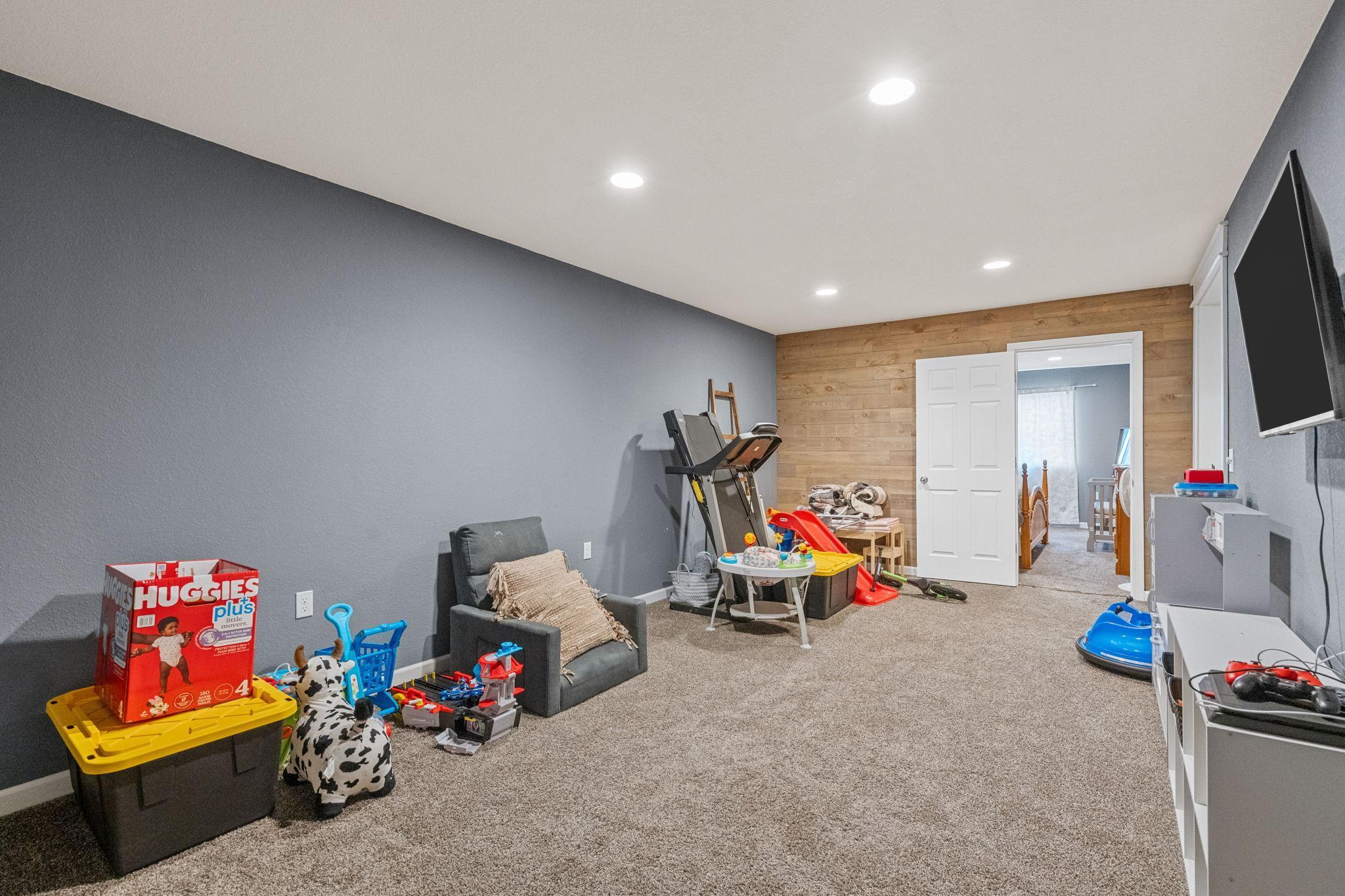 Ellendale, Minnesota 56026, United States, 3 Bedrooms Bedrooms, ,2 BathroomsBathrooms,Residential,Pending Sale,183446