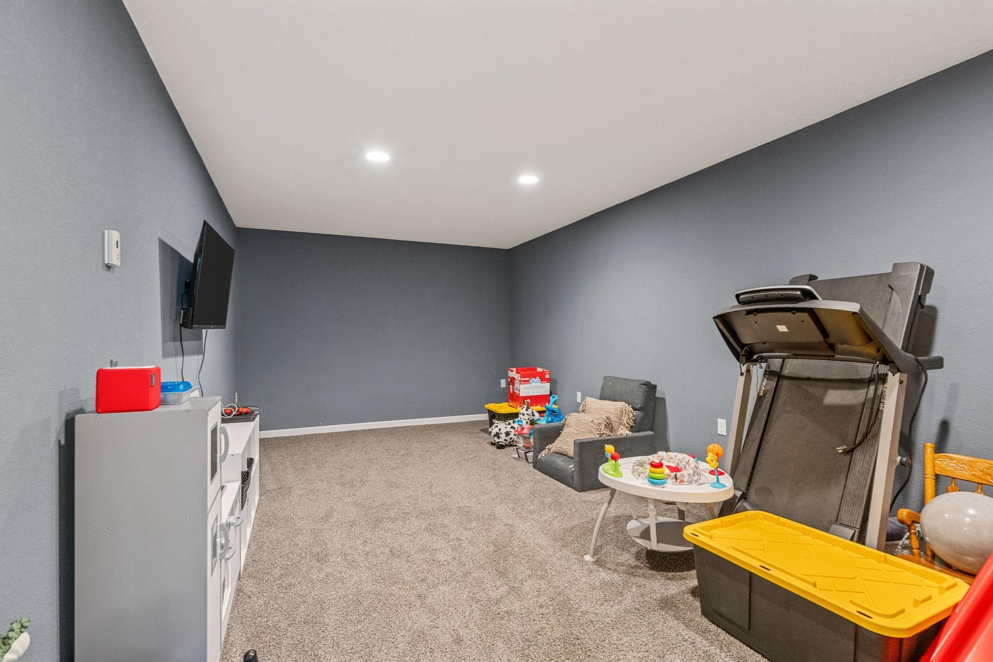 Ellendale, Minnesota 56026, United States, 3 Bedrooms Bedrooms, ,2 BathroomsBathrooms,Residential,Pending Sale,183446