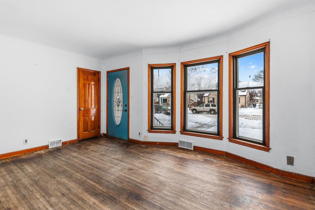 Photo of 1822 Nevada Avenue E, Saint Paul, MN 55119 (MLS # 7020890)