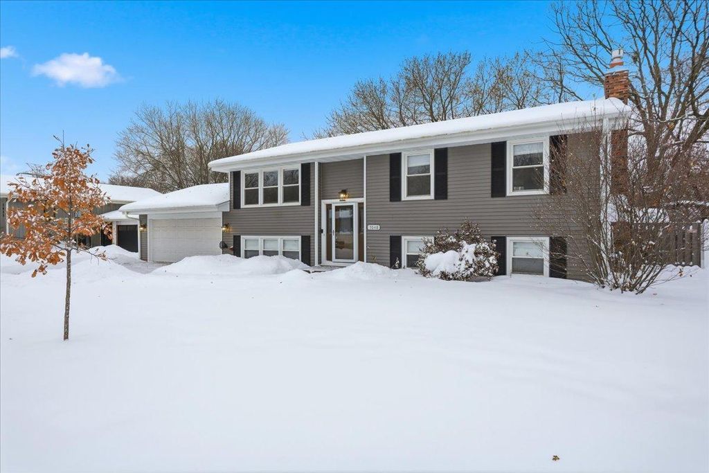 Photo of 7048 Montrose Road, Woodbury, MN 55125 (MLS # 6826252)