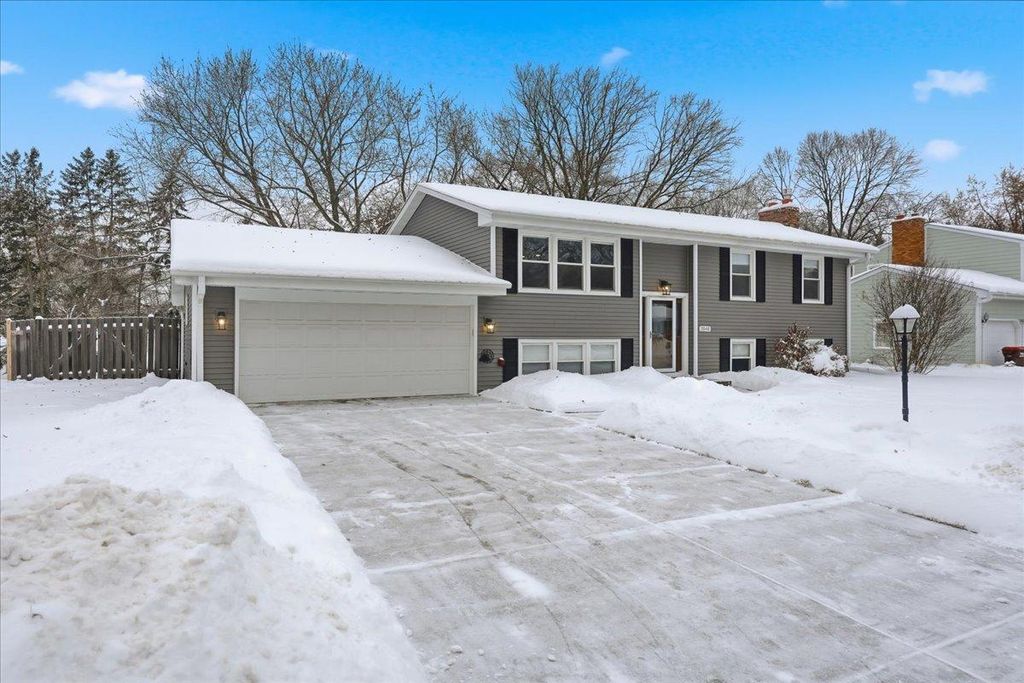 Photo of 7048 Montrose Road, Woodbury, MN 55125 (MLS # 6826252)