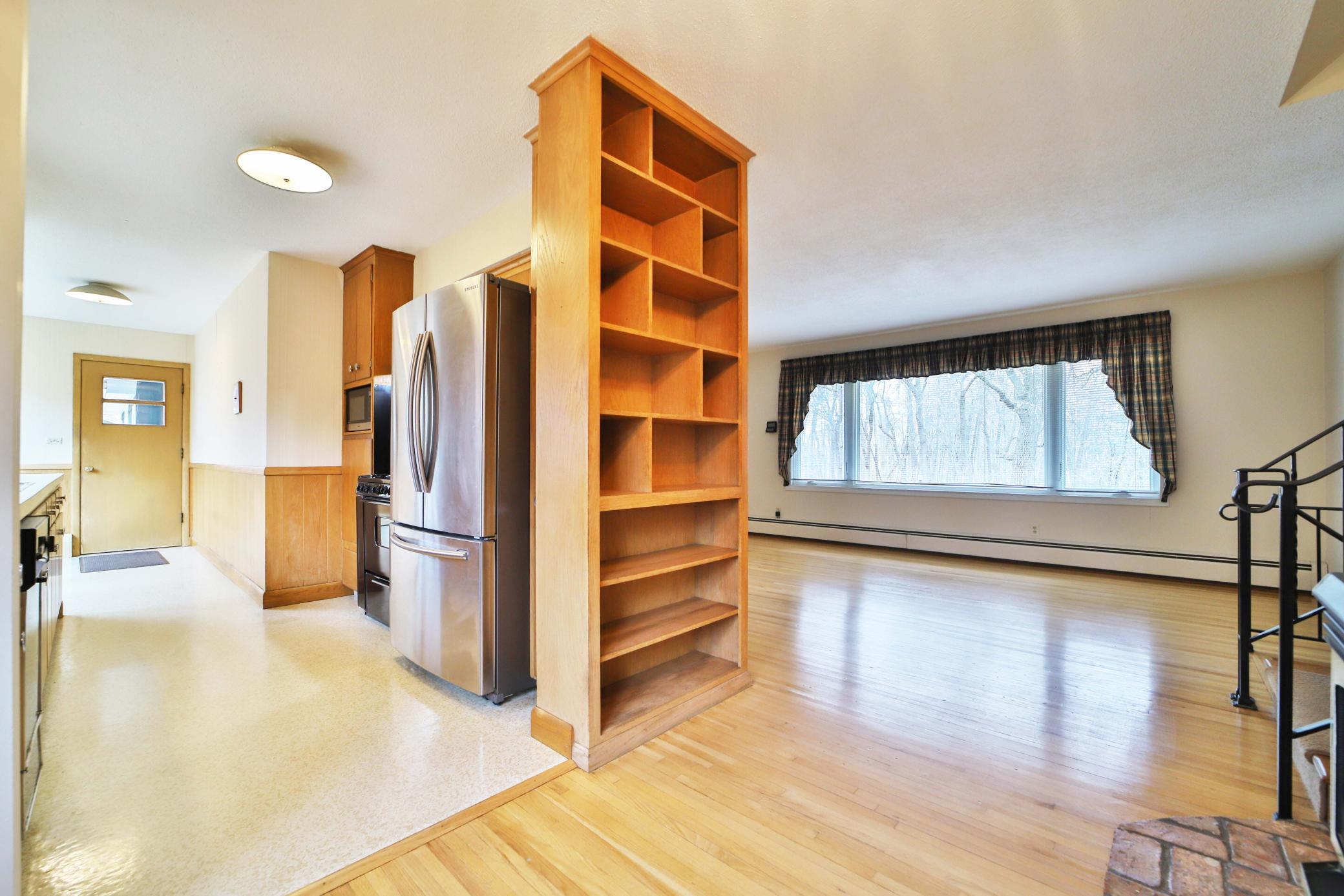 14894 Riverside Drive