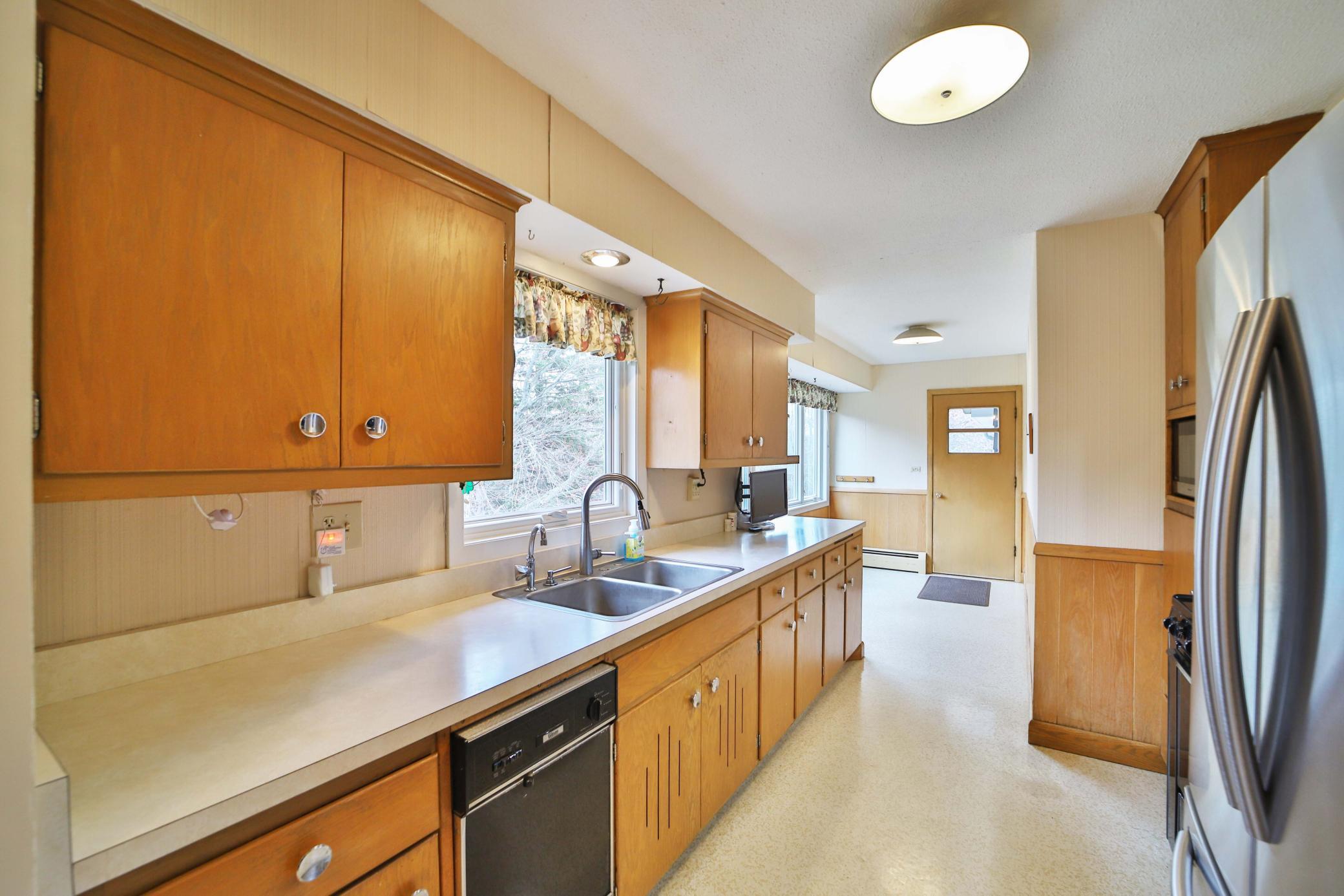 14894 Riverside Drive