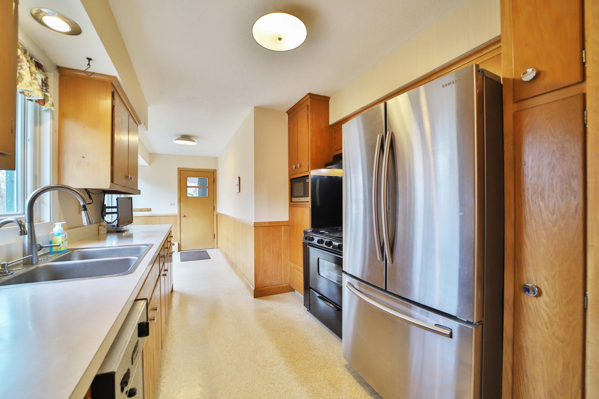 14894 Riverside Drive