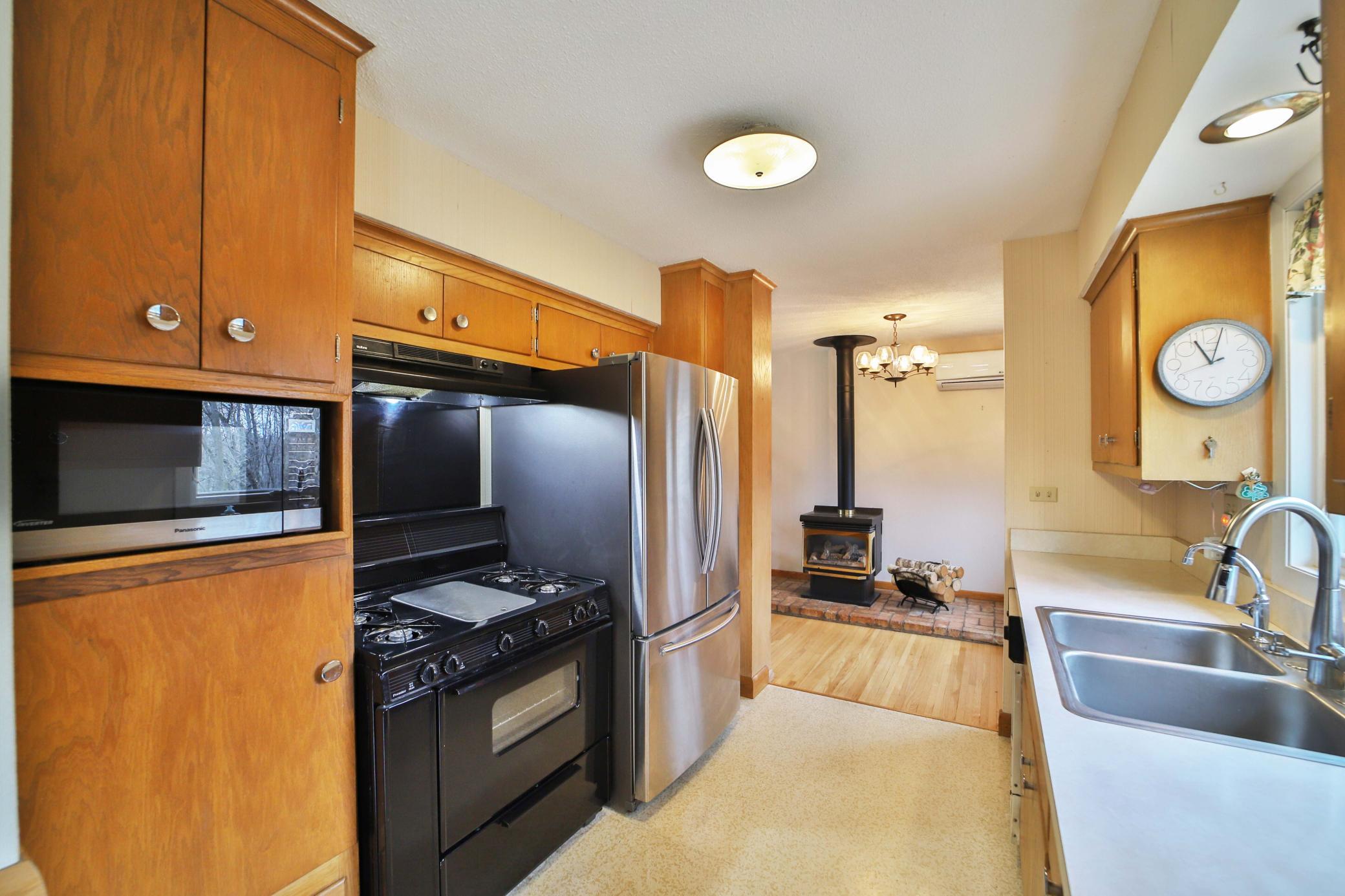 14894 Riverside Drive