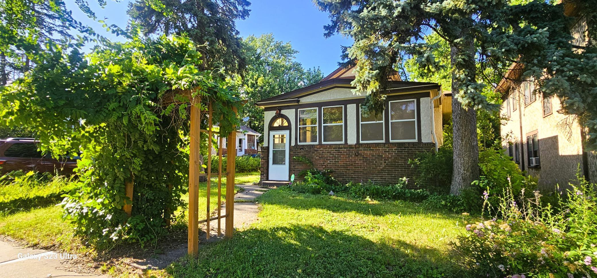 311 George Street W