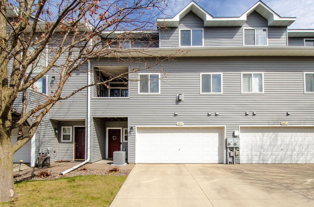 Photo of 660 Kingfisher Lane #I, Woodbury, MN 55125 (MLS # 7049922)