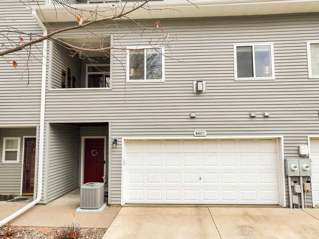 Photo of 660 Kingfisher Lane #I, Woodbury, MN 55125 (MLS # 7049922)