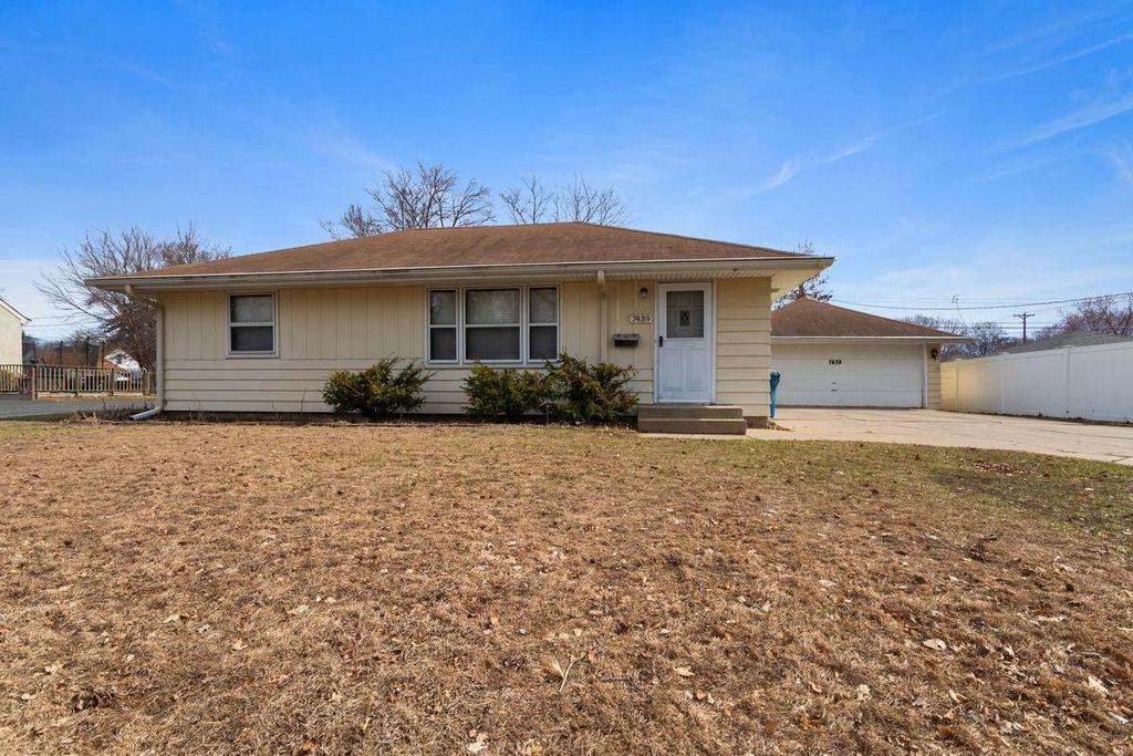 Photo of 7439 10th Avenue S, Richfield, MN 55423 (MLS # 7047716)