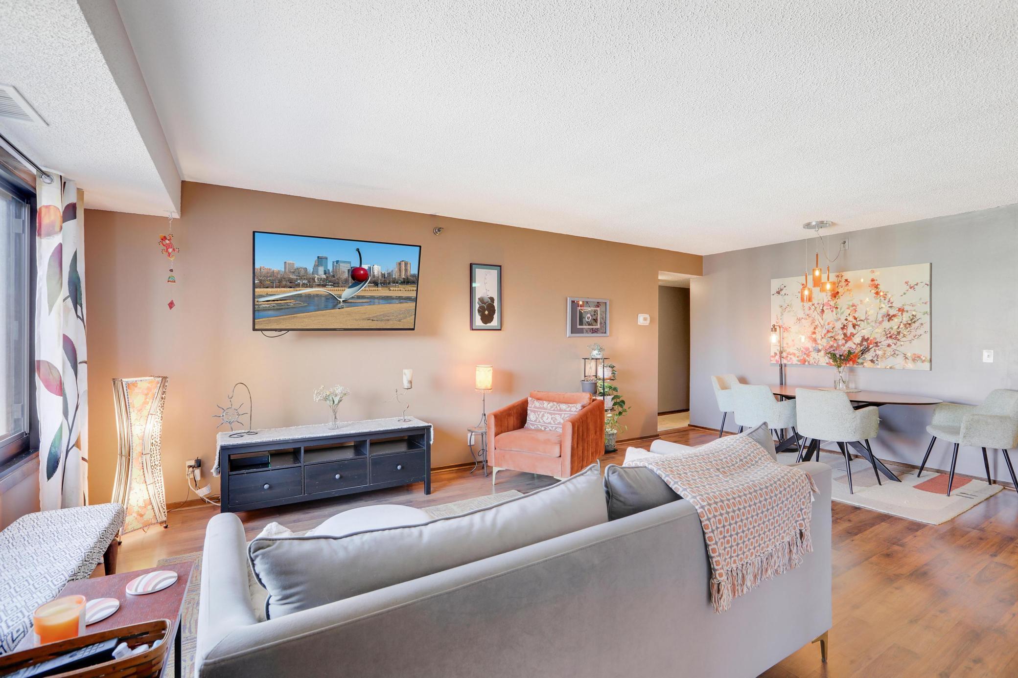 26 10th Street W 610