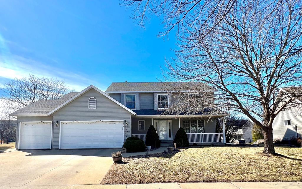 Photo of 2227 Viola Heights Drive NE, Rochester, MN 55906 (MLS # 7034109)