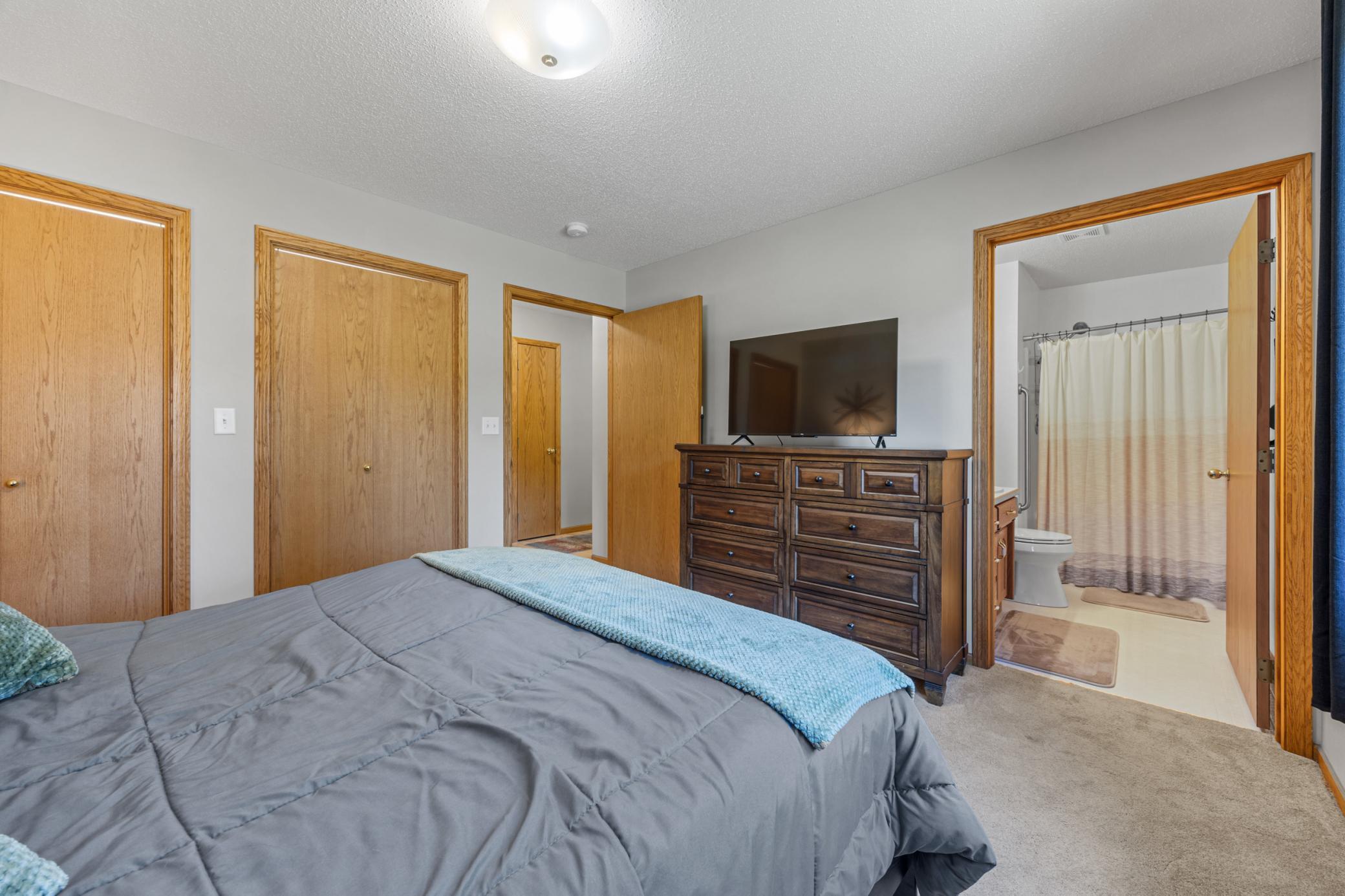 West Fargo, North Dakota 58078, United States, 3 Bedrooms Bedrooms, ,2 BathroomsBathrooms,Residential,Pending Sale,250165