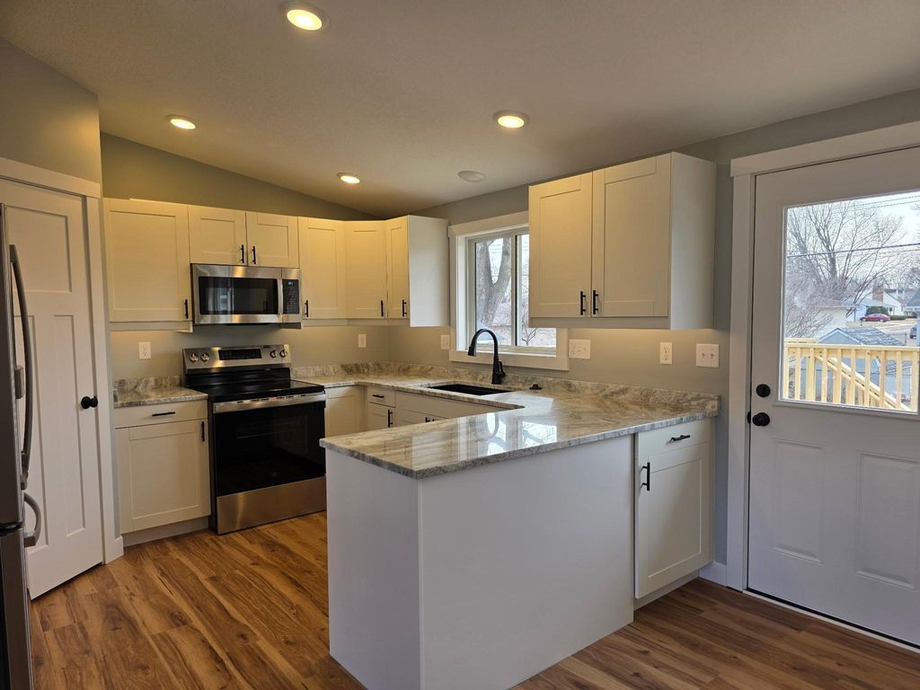 Photo of 810 13th Street SE, Rochester, MN 55904 (MLS # 7017485)