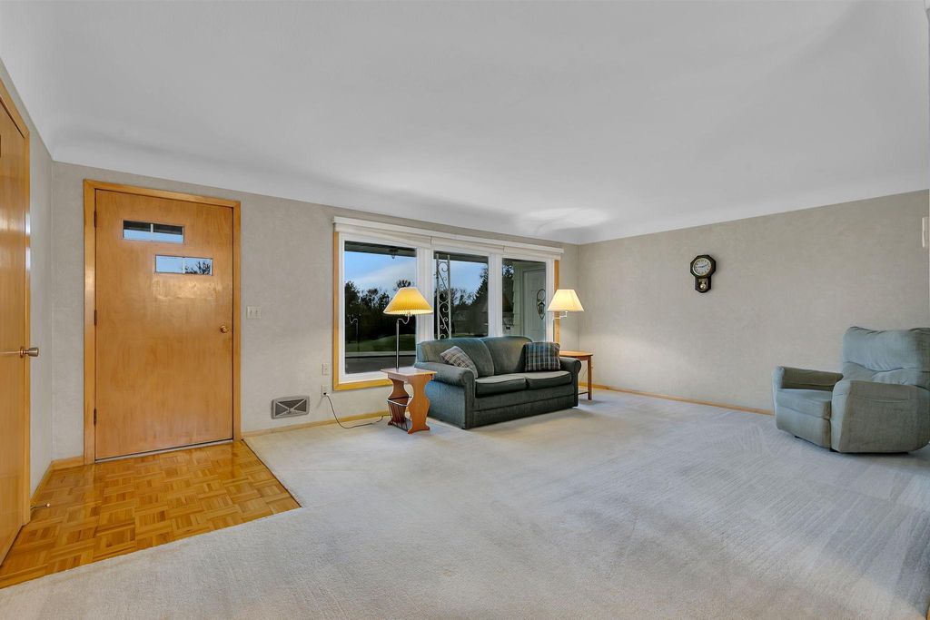 Photo of 33 5th Avenue NW, Hutchinson, MN 55350 (MLS # 7045211)