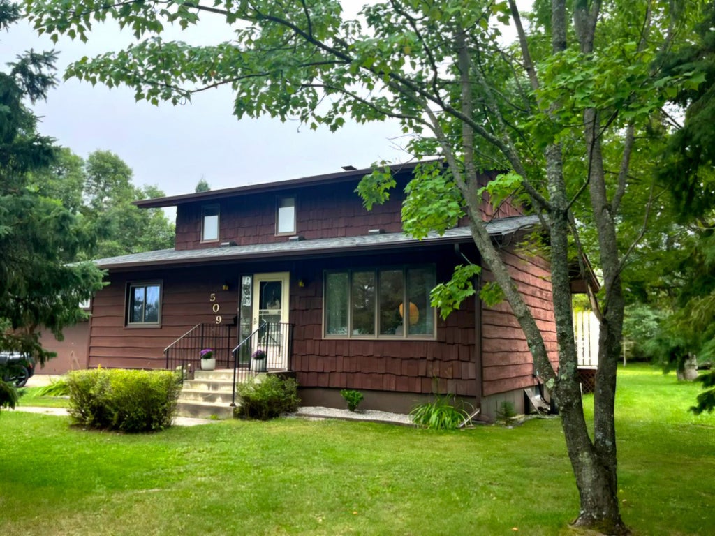 Photo of 509 12th Street NW, Chisholm, MN 55719 (MLS # 7140386)