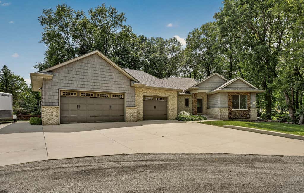 Photo of 2130 Arlen Court SW, Rochester, MN 55902 (MLS # 7122246)