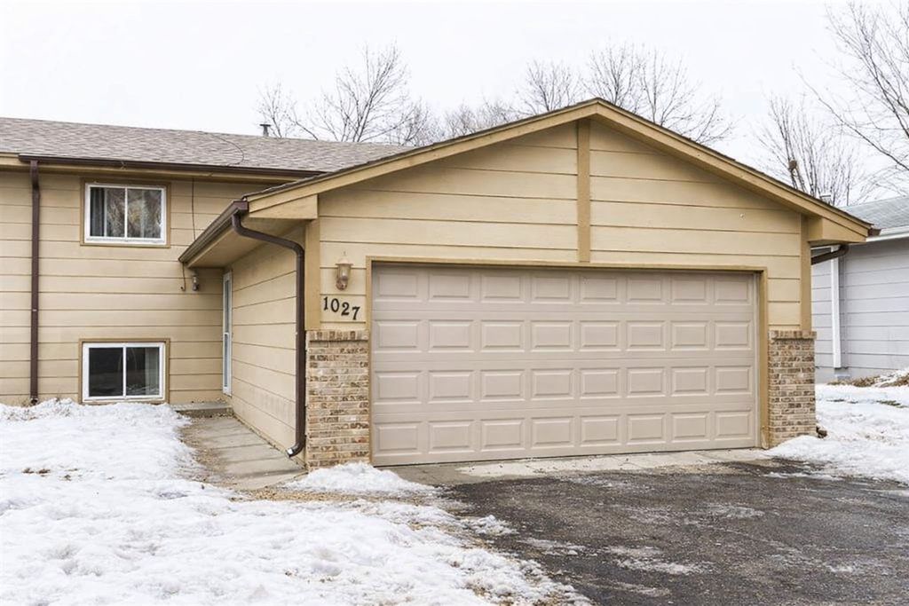 Photo of 1027 Eastview Circle, Shakopee, MN 55379 (MLS # 7032294)