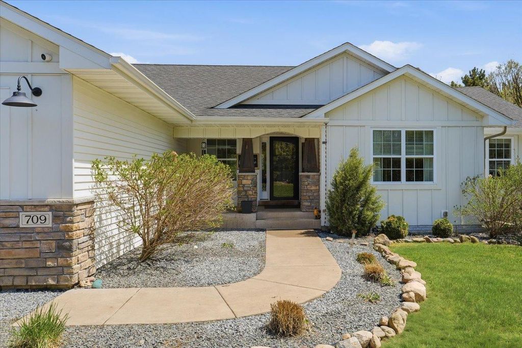 Photo of 709 N Bay Road, Somerset, WI 54025 (MLS # 6767730)