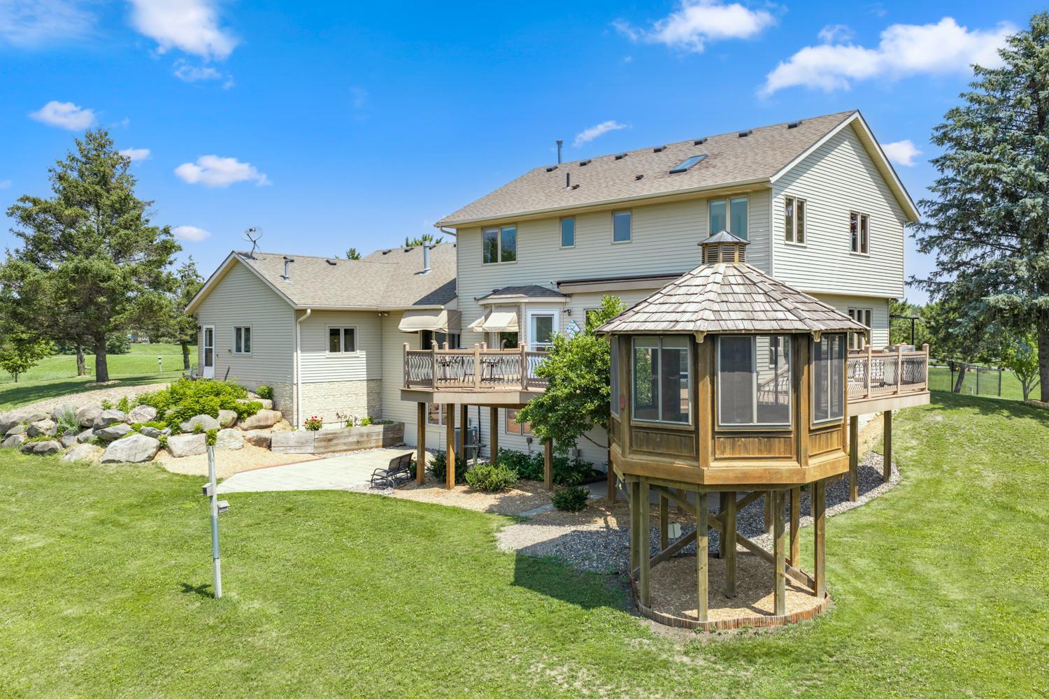 5875 Meadowlark Lane