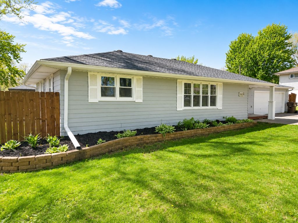 Photo of 1820 Oak Street, Hastings, MN 55033 (MLS # 7072779)