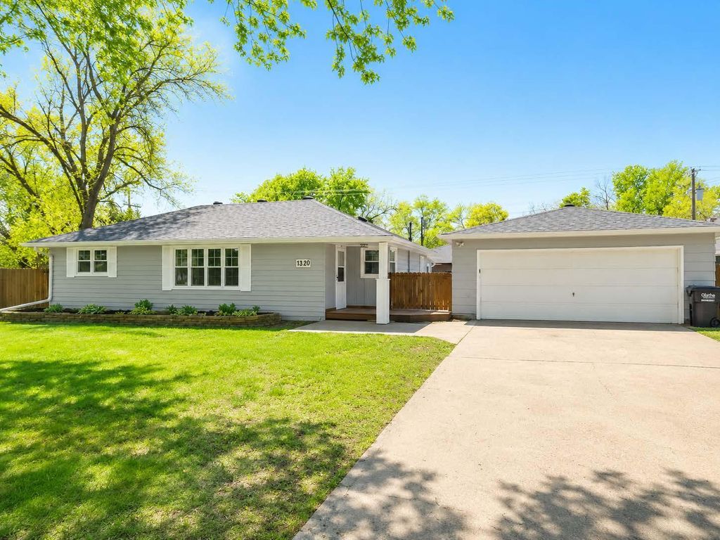 Photo of 1820 Oak Street, Hastings, MN 55033 (MLS # 7072779)