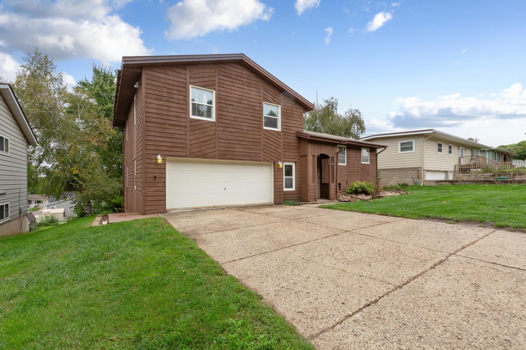 Photo of 610 West Street, Jackson, MN 56143 (MLS # 7143589)