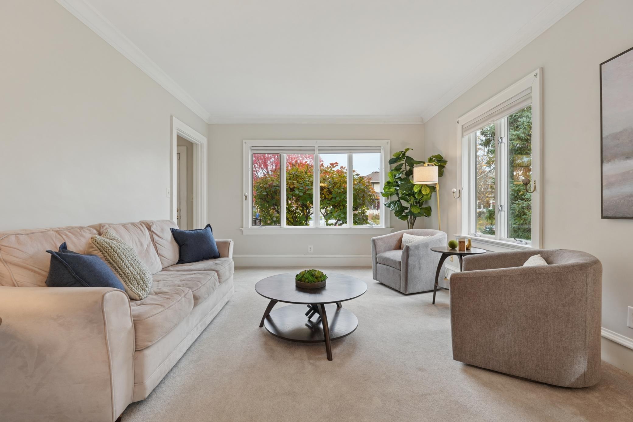 1074 Hyacinth Avenue E