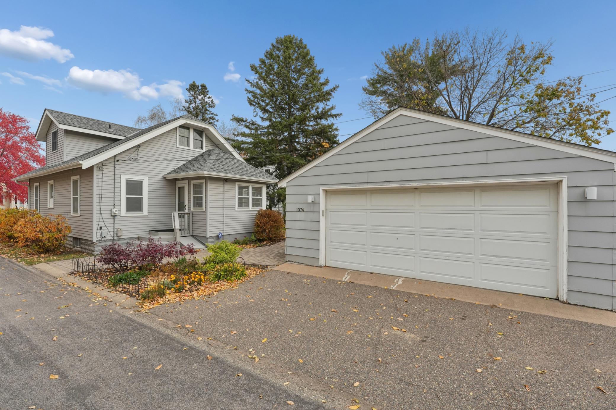 1074 Hyacinth Avenue E