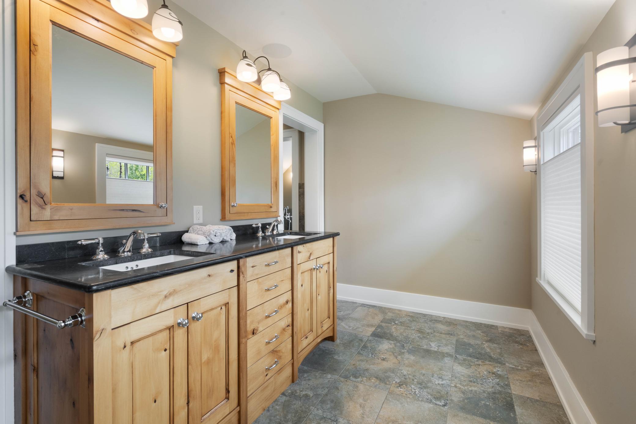 Washburn, Wisconsin, 54891, United States, 4 Bedrooms Bedrooms, ,5 BathroomsBathrooms,Residential,Active,2052040