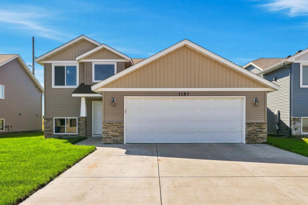 Photo of 1121 Yellowstone Avenue, Saint Cloud, MN 56303 (MLS # 7135859)
