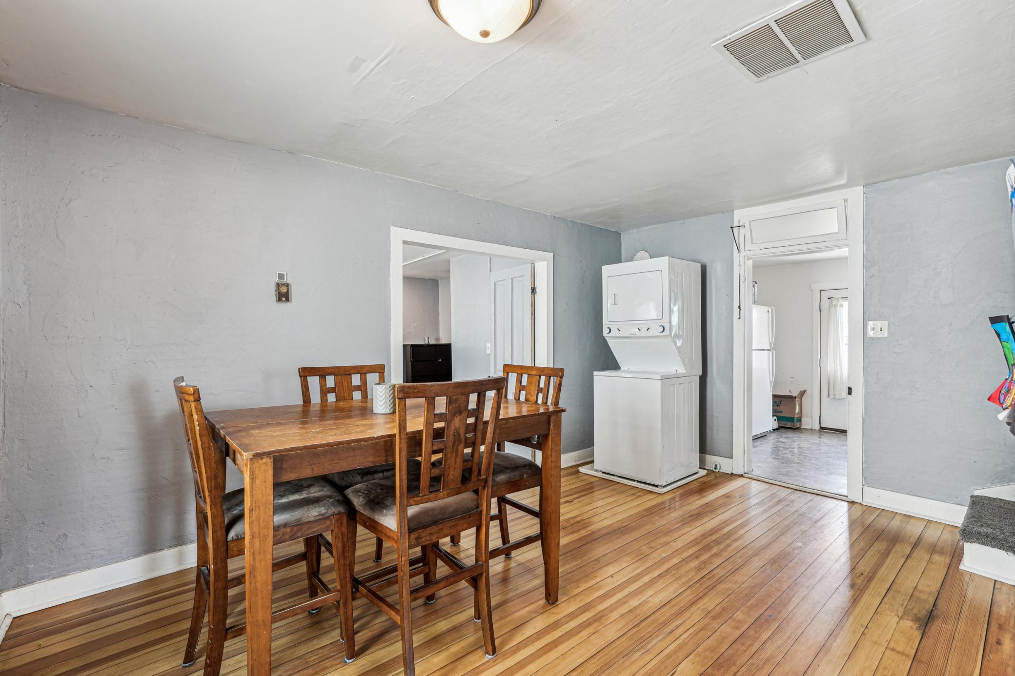 228 Young Street N