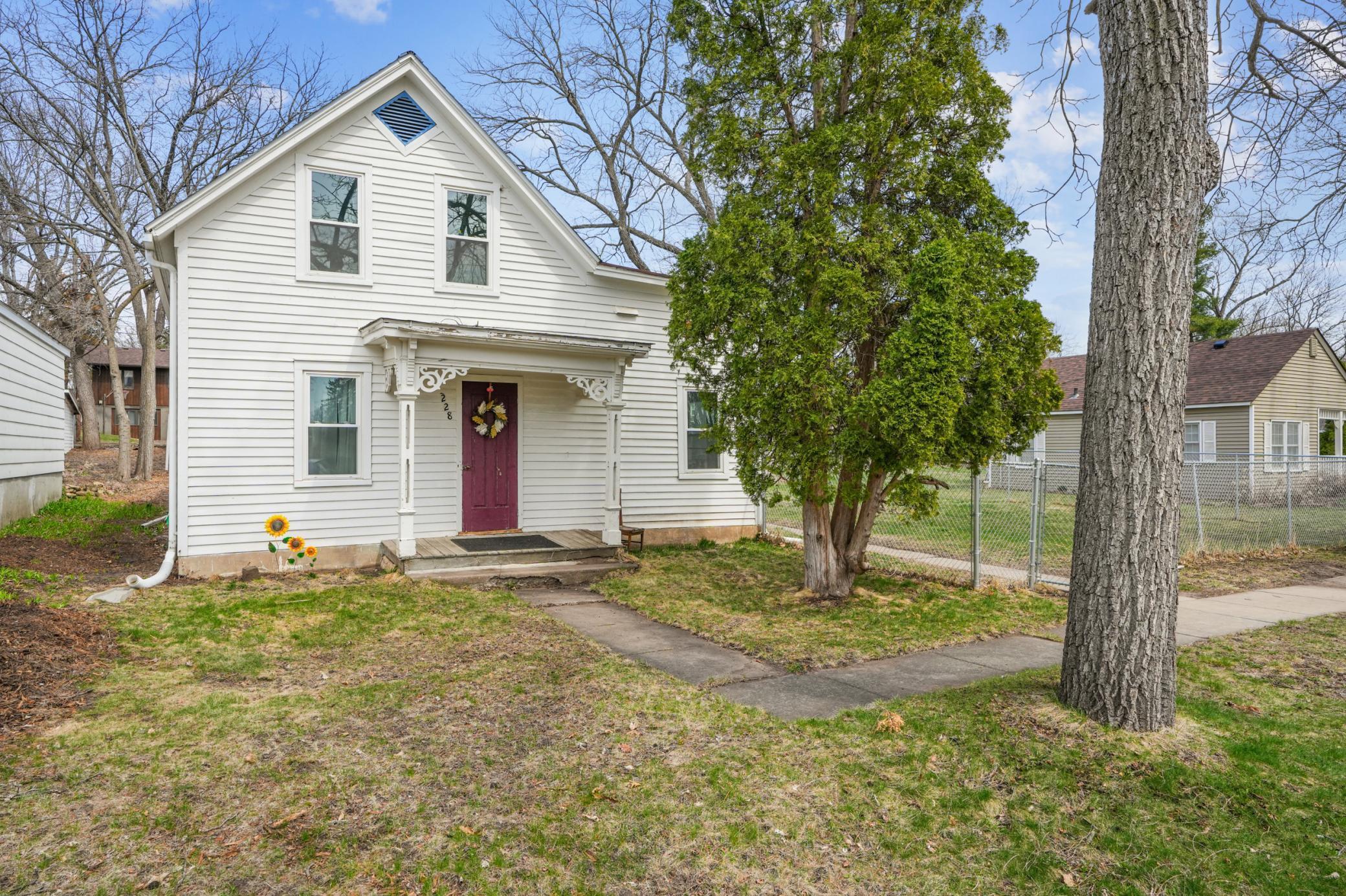 228 Young Street N