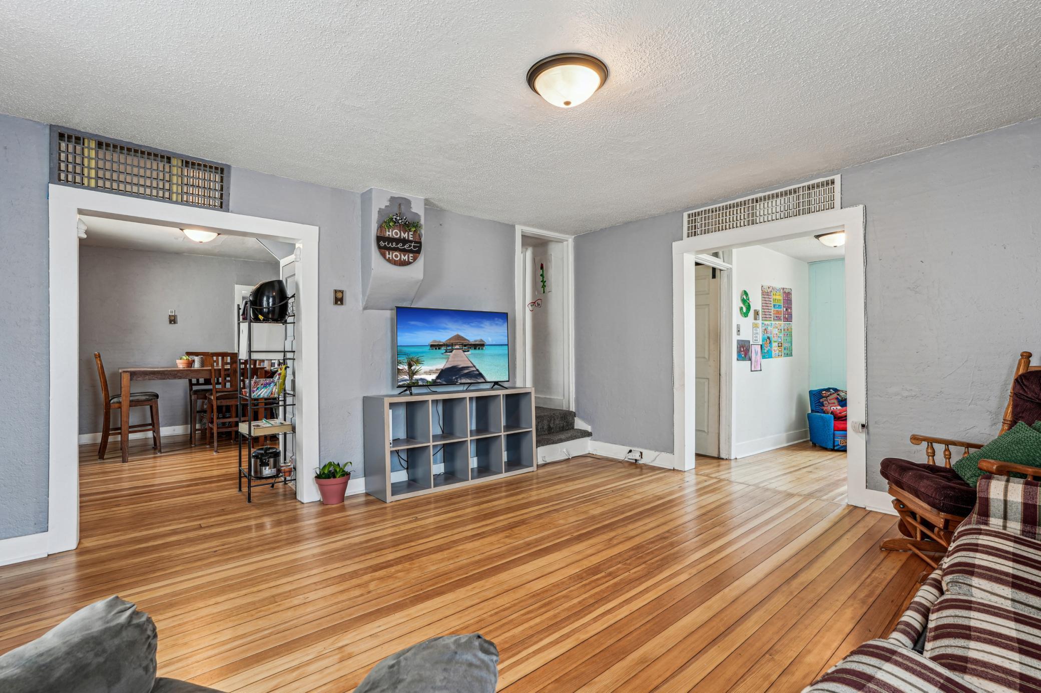 228 Young Street N