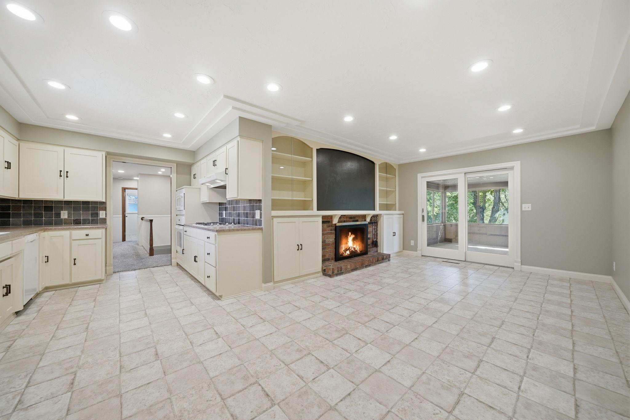 121 Hillcrest Drive